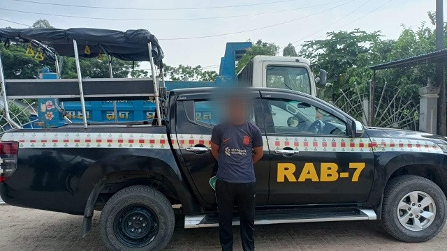 চট্টগ্রামে র‍্যাবের অভিযানে ডাকাত সর্দার গ্রেপ্তার