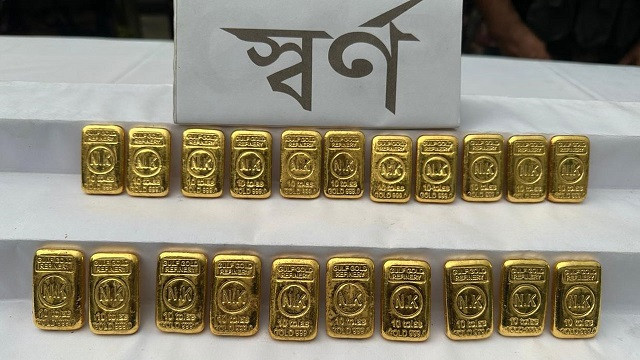 ভারতে পাচারকালে সাড়ে ৩ কোটি টাকার স্বর্ণসহ চোরাকারবারি আটক