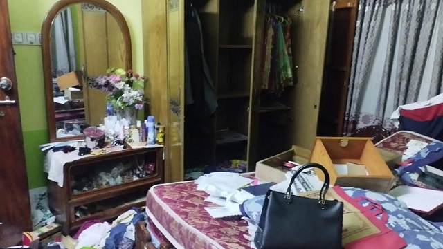 সাতক্ষীরায় সাংবাদিক ও ব্যবসায়ীর বাড়ি থেকে কোটি টাকার মালামাল লুট