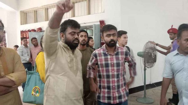 প্রথম প্যানেল হিসেবে মনোনয়ন নিলো ‘দ্রোহ পর্ষদ’