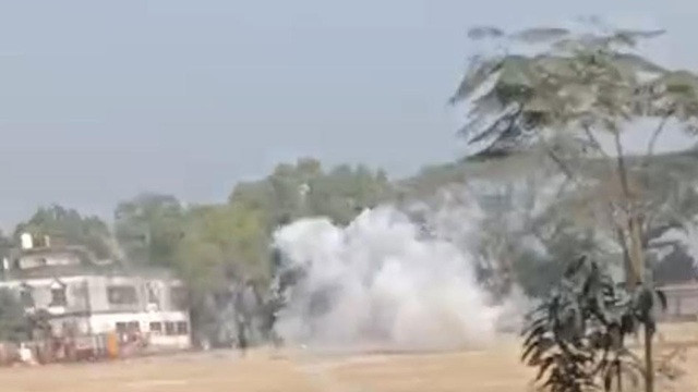 ককটেল হামলা : আলুর ক্ষেত থেকে ধাওয়া করে ৫ জনকে ধরল সেনারা