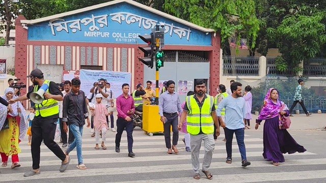 পথচারী পারাপারে সিগন্যাল লাইট উদ্বোধন, চালু হবে আরও চার পয়েন্টে
