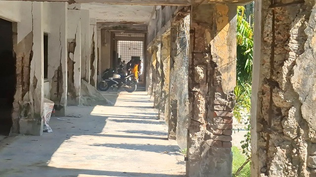 শতবর্ষী ক‌লে‌জে ঝুঁ‌কি‌পূর্ণ ভব‌নে চল‌ছে ১১ হাজার শিক্ষার্থীর পাঠদান