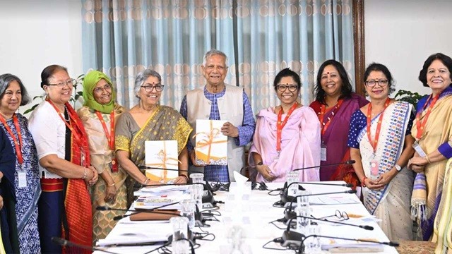 প্রধান উপদেষ্টার কাছে প্রতিবেদন দিয়েছে নারীবিষয়ক সংস্কার কমিশন