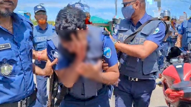 উচ্ছেদ অভিযানে প্রশাসনকে লক্ষ্য করে ইট-পাটকেল নিক্ষেপ