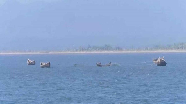 আবারও টেকনাফগামী ট্রলার-বোটে মিয়ানমারের গুলি