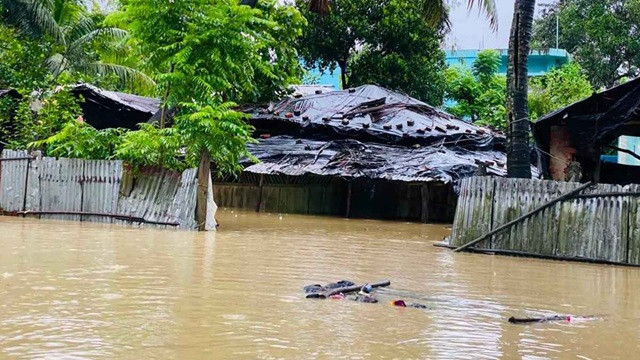 কক্সবাজারে কাটেনি বন্যার দুর্ভোগ, এখনো পানির নিচে ১৫০ গ্রাম