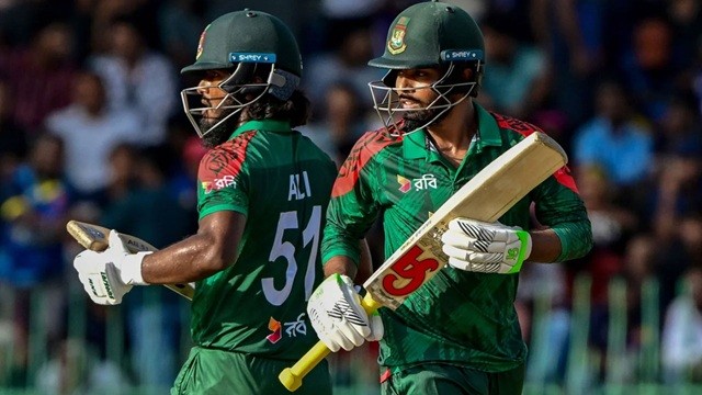 আড়াইশর আগেই অলআউট বাংলাদেশ