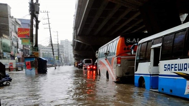 চট্টগ্রামে ৩ ঘণ্টায় ১৩২ মিলিমিটার বৃষ্টি, নিম্নাঞ্চলে জলাবদ্ধতা