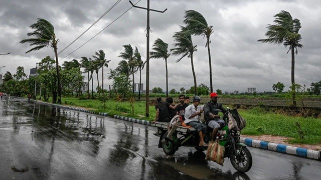সন্ধ্যার মধ্যে ঢাকাসহ ১৩ অঞ্চলে ঝড়ের আভাস