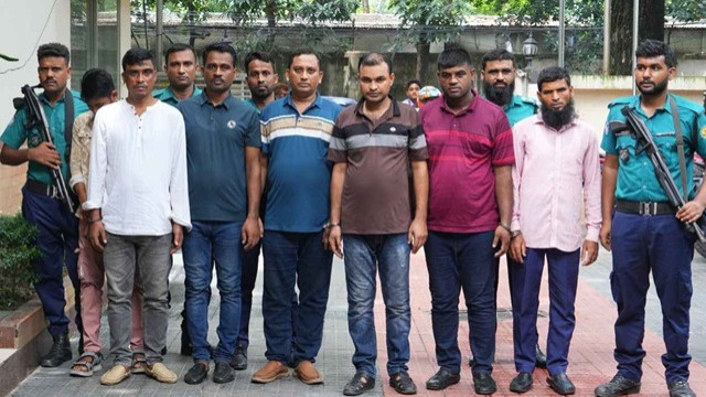 খেলনা পিস্তল দেখিয়ে ডিবি পরিচয়ে ডাকাতি করত ওরা, ধরল পুলিশ