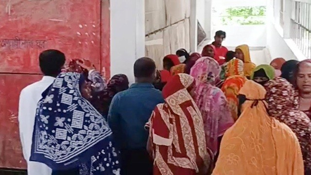রাইস কুকারে রান্নার সময় বিদ্যুৎস্পৃষ্ট হয়ে মা-মেয়ের মৃত্যু