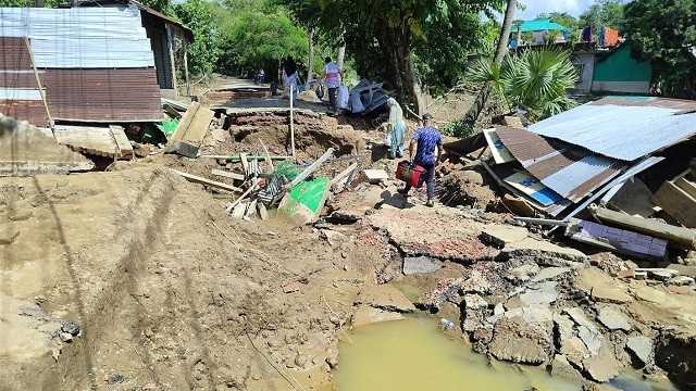 ফেনীতে স্মরণকালের ভয়াবহ বন্যা