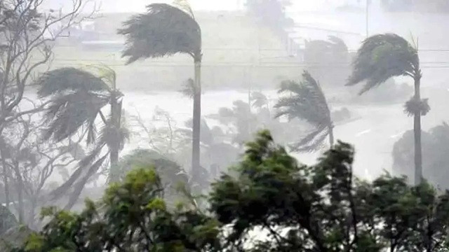 রাতের মধ্যে আট অঞ্চলে ৬০ কিমি বেগে ঝড়ের আভাস