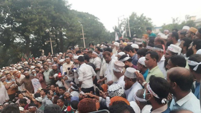 শিক্ষকদের ‘মার্চ টু যমুনা’ স্থগিত, আগামীকাল অনশনের কর্মসূচি ঘোষণা