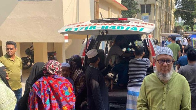 ভূমিকম্পে নরসিংদীতে দেওয়াল চাপা পড়ে ছেলে নিহত, বাবা আইসিইউতে