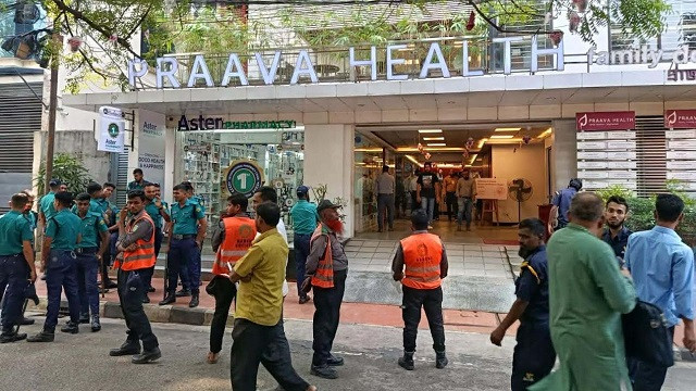 রাজধানীর বনানীতে রাজউকের উচ্ছেদ অভিযান