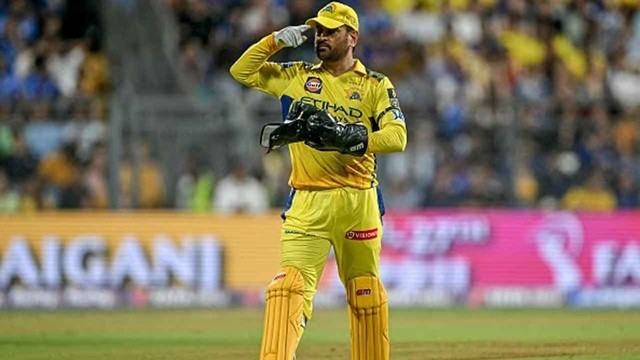 প্রতিদিন ৫ লিটার দুধ পান করেন? যা বললেন ধোনি
