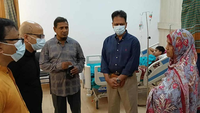 আহত বুয়েট শিক্ষার্থীর খোঁজ নিলেন প্রধান উপদেষ্টার দুই প্রতিনিধ