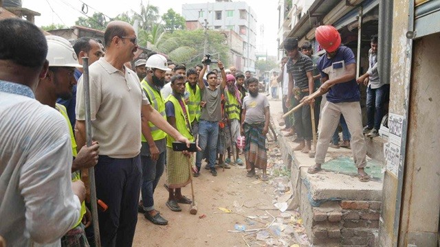 দিয়াবাড়িতে ডিএনসিসির অভিযানে ২০ স্থাপনা উচ্ছেদ