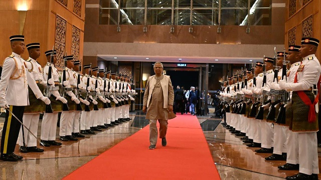 মালয়েশিয়া সফর শেষে দেশে ফিরছেন প্রধান উপদেষ্টা