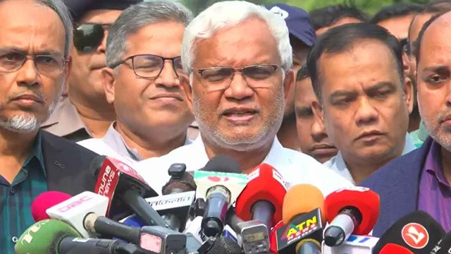 চিকিৎসা গ্রহণ করতে পারছেন খালেদা জিয়া, গুজবে কান না দেওয়ার অনুরোধ