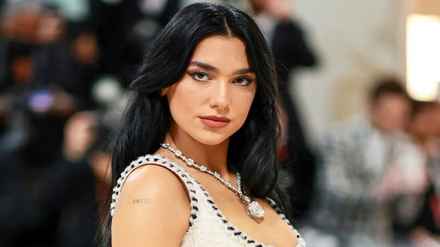 গাজার যুদ্ধে ইসরায়েলের পক্ষে অবস্থান, এজেন্টকে বরখাস্ত করলেন ডুয়া লিপা