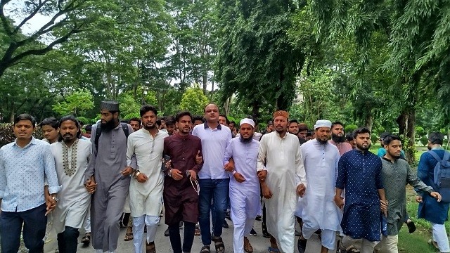 সাজিদের মৃত্যুর তদন্ত ও দুর্নীতির শ্বেতপত্র দাবিতে ইবিতে বিক্ষোভ