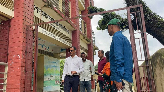 ৫ বিদ্যালয়ে এমপির আকস্মিক পরিদর্শন