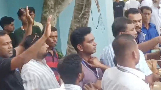 শরীয়তপুরে চেয়ারম্যানপ্রার্থীর সমর্থকদের হামলায় ১০ সাংবাদিক আহত