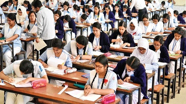 ৭ম দিনের এইচএসসি পরীক্ষায় অনুপস্থিত ১৭ হাজার, বহিষ্কার ১৮ জন