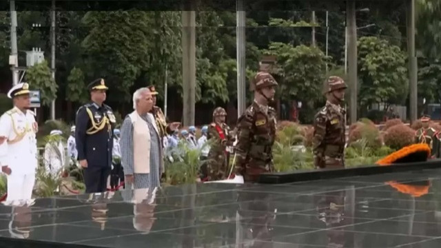 শিখা অনির্বাণে রাষ্ট্রপতি ও প্রধান উপদেষ্টার শ্রদ্ধা