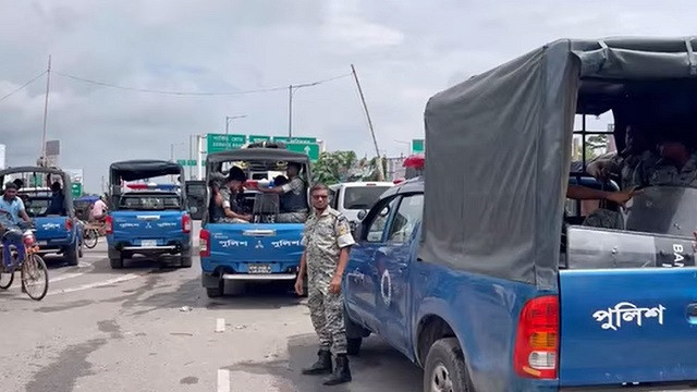 ভাঙ্গায় অবরোধের তৃতীয় দিনে থমথমে অবস্থা