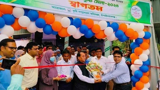 চাঁপাইনবাবগঞ্জে কৃষি প্রযুক্তি ও পুষ্টি মেলা শুরু