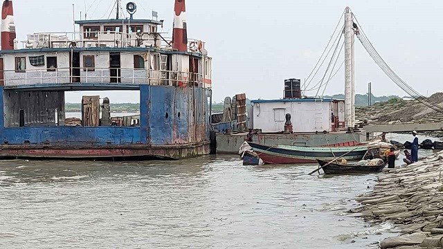 ৯ ঘণ্টা পর তিন নৌরুটে রুটে ফেরি চলাচল স্বাভাবিক