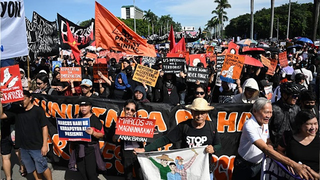 আবারও সরকারবিরোধী ক্ষোভে ফুঁসে উঠেছে ফিলিপাইন