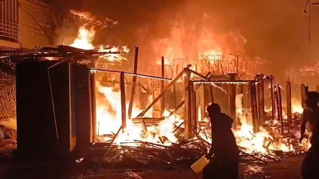 কক্সবাজারের উখিয়া রোহিঙ্গা ক্যাম্পে ভয়াবহ অগ্নিকান্ড: ৫০০ বাড়ি পুড়ে ছাই