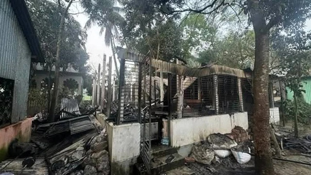 শিল্পী মানবেন্দ্র ঘোষের বাড়িতে আগুন, যা বললেন ফারুকী