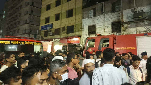 রূপনগরে আগুনে নিহতের সংখ্যা বেড়ে ১৬