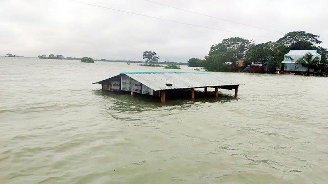 বন্যায় পানিবন্দি ১৫ জেলার ২০ লাখ মানুষ