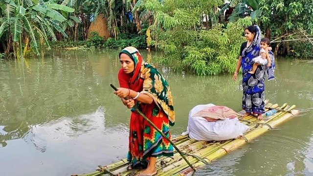 সিরাজগঞ্জে লক্ষাধিক মানুষ পানিবন্দি, বন্যায় ৮ জনের মৃত্যু