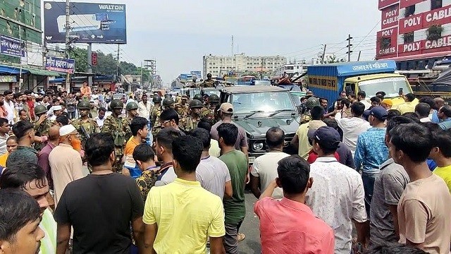 বেতন বৃদ্ধির দাবিতে ফের উত্তাল, আশুলিয়ায় ৫১ কারখানা বন্ধ