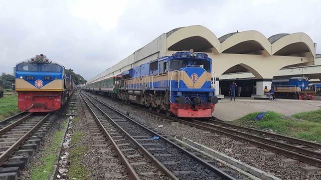 ট্রেনের সময়সূচি আজও স্বাভাবিক হয়নি