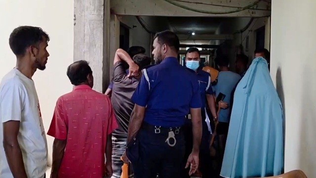 স্ত্রীকে হত্যার পর শ্বশুরকে কল দিয়ে বললেন লাশ নিয়ে যান