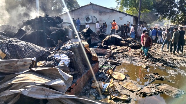 টঙ্গীতে আগুনে পুড়ল ৬ গুদাম