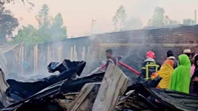 গাজীপুরে আগুনে কারখানা-গুদাম-কলোনি পুড়ে ছাই