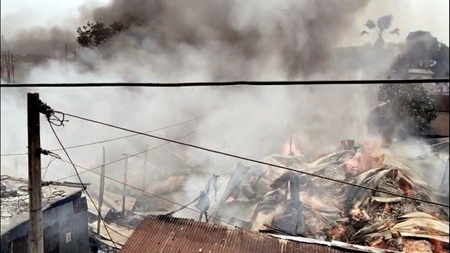 দুই ঘণ্টার চেষ্টায় গাজীপুরে ঝুট গুদামের আগুন নিয়ন্ত্রণে