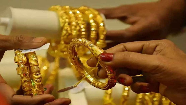 আজ থেকে নতুন দামে বিক্রি হচ্ছে স্বর্ণ
