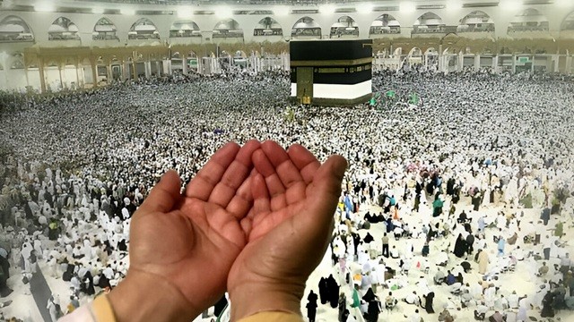 লাব্বাইক আল্লাহুম্মা লাব্বাইক