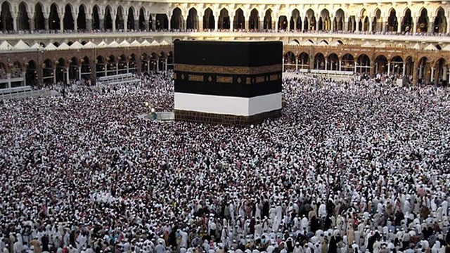 এবার হজের খুতবা বাংলায় অনুবাদ করবেন যারা